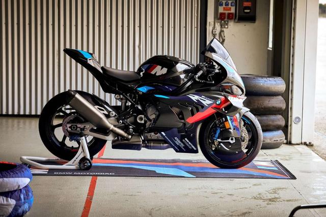 BMW Rilis Superbike M1000RR dan M1000RR M Competition