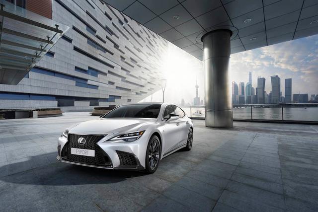 Lexus Luncurkan LS 500h F Sport, Hybrid Tapi Kencang