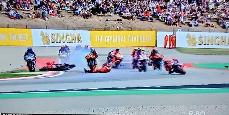 Drama MotoGP Spanyol: Pecco Bagnaia Jatuh dan Terlindas!