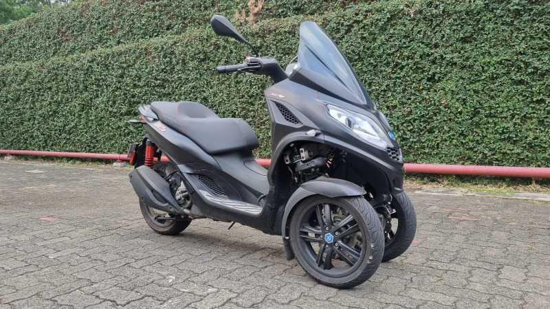 FOTO: Skutik Bongsor Roda Tiga Piaggio MP3 300 HPE Sport