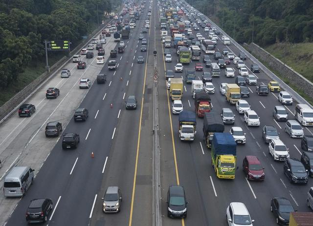 Waspada Aksi <i>Bocil</i> Lempar Batu dari Jembatan di Jalan Tol