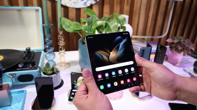 FOTO: Samsung Galaxy Z Fold4, Lebih Premium dan Kencang