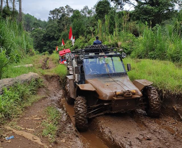 VIDEO: Test Drive Mandi Lumpur Pakai Mobil PUBG Buatan Indonesia