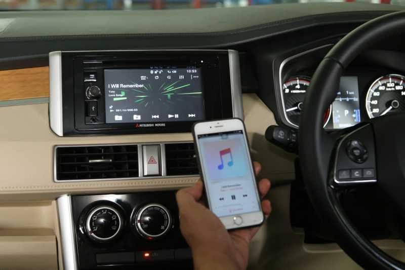 Hape Kalian Punya Fitur NFC? Tinggal Tempel ke Head Unit Xpander Langsung Konek