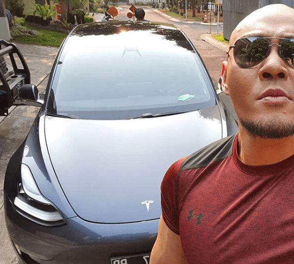 Kenapa Tesla Milik Deddy Corbuzier Anti Ganjil Genap?