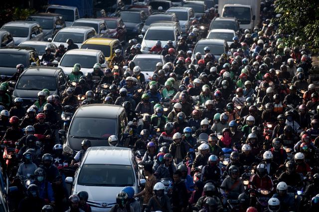 Social Distancing buat Bikers, Waspada di Kemacetan dan Lampu Merah!