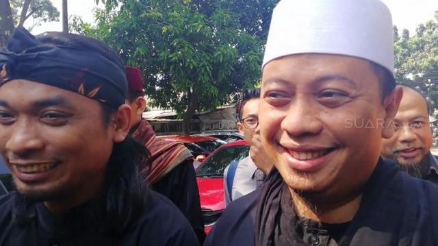 Beredar Foto Opick Didampingi Perempuan Bercadar